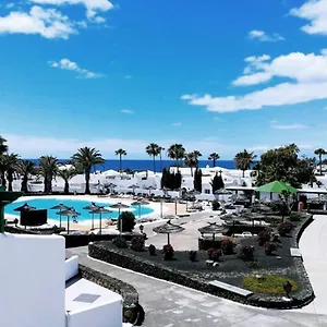 Calypso, Apartamento Completo Con Vistas Al Mar Y A La Piscina En , Costa Teguise Espagne